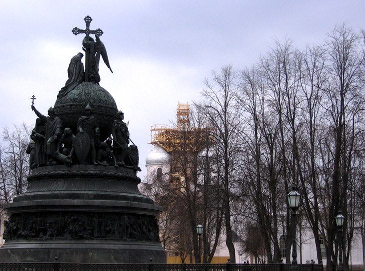 Памятник Тысячелетия и София